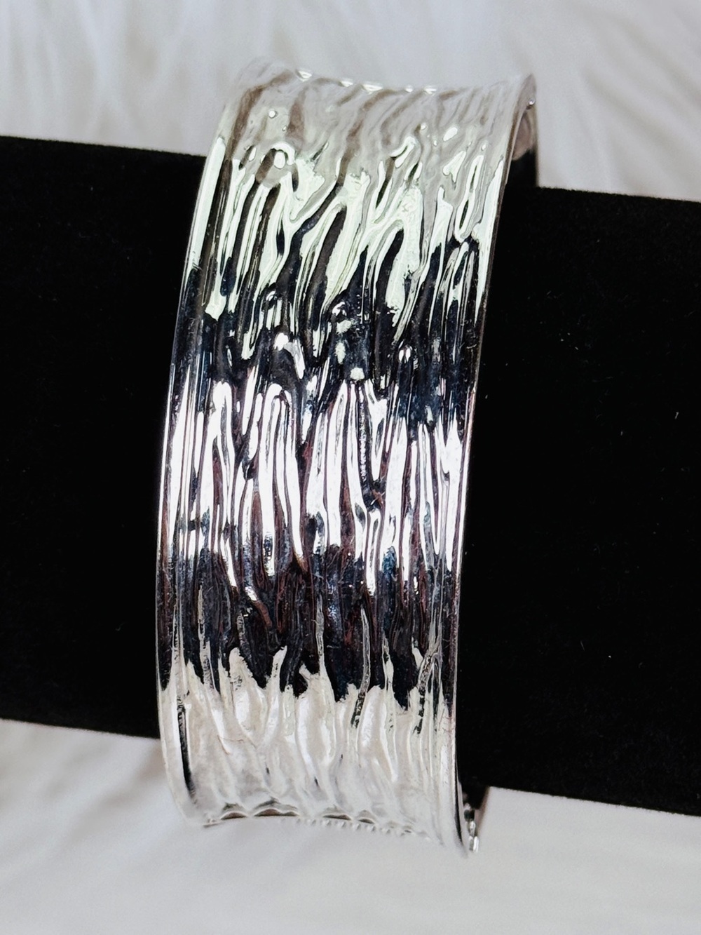 Vintage Textured Silvertone Hinged Bangle Bracelet